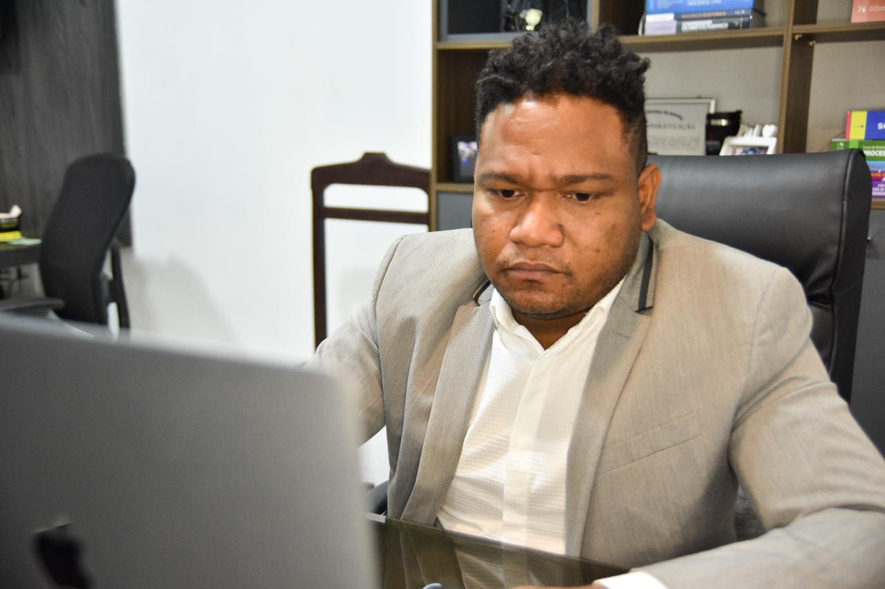 PLs de Dudu Tavares que tratam sobre vacinação da covid-19 são aprovadas nas comissões da CMM