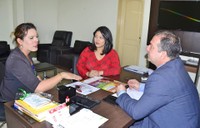 Presidente da CMM recebe representante dos travestis e transexuais