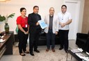 Presidente em exercício da CMM, Gian do Nae, recebe pedido para agilizar votação de PL que cria o “Programa Famílias Acolhedoras”