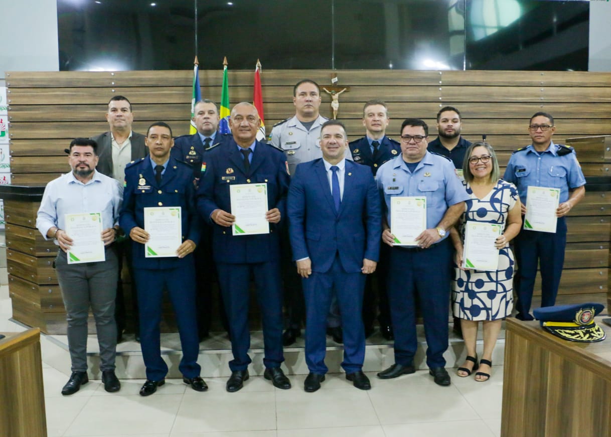Presidente Marcelo Dias homenageia ex-comandantes da GCMM com título honorífico Mérito em Segurança Pública
