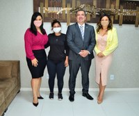 Presidente Marcelo Dias recebe a ex-jogadora do Vasco da Gama Iandra Souza