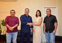 Presidente Marcelo Dias recebe os vereadores santanenses Elma Garcia e Mário Brandão