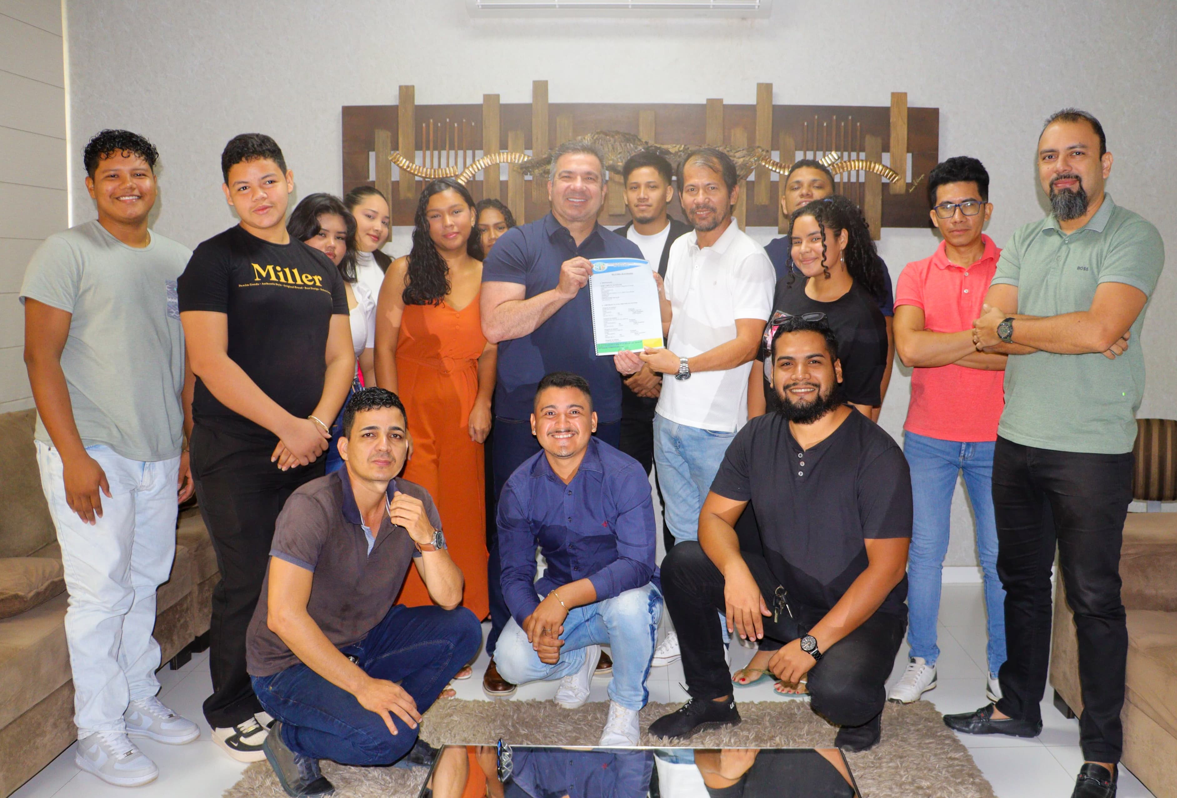 Presidente Marcelo Dias recebe representantes de bandas e fanfarras do Amapá