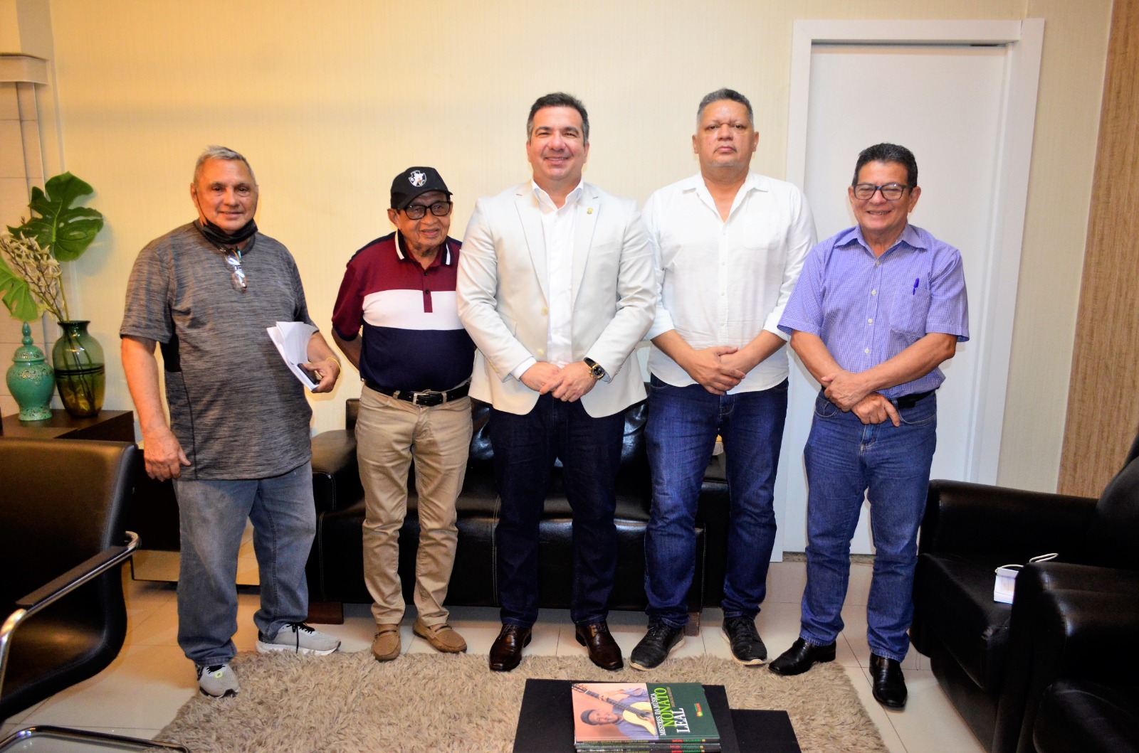 Presidente Marcelo Dias recebe representantes do Sindicato e da Associação dos Servidores Municipais