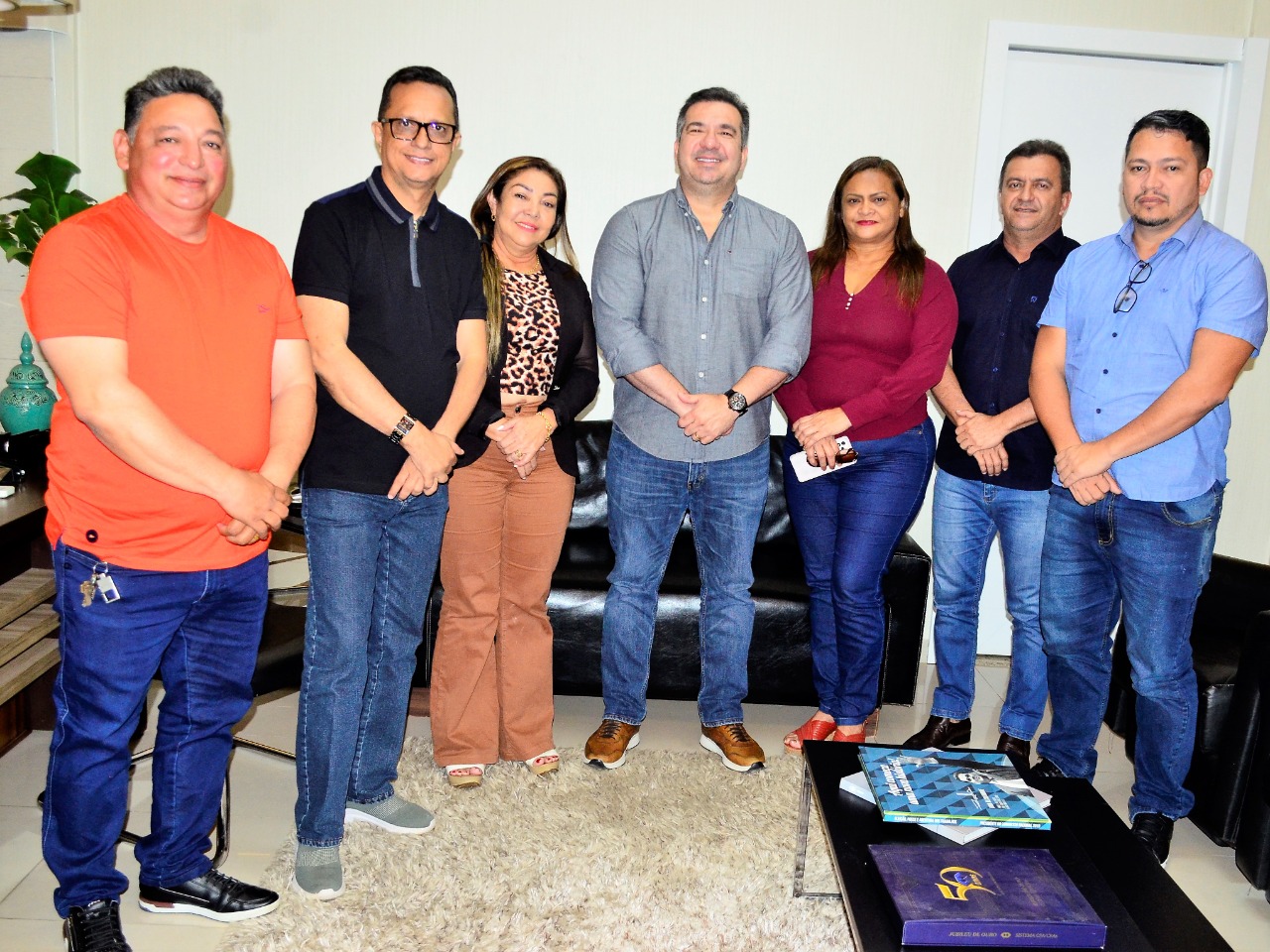 Presidente Marcelo Dias recebe vereadores santanenses em visita institucional à CMM