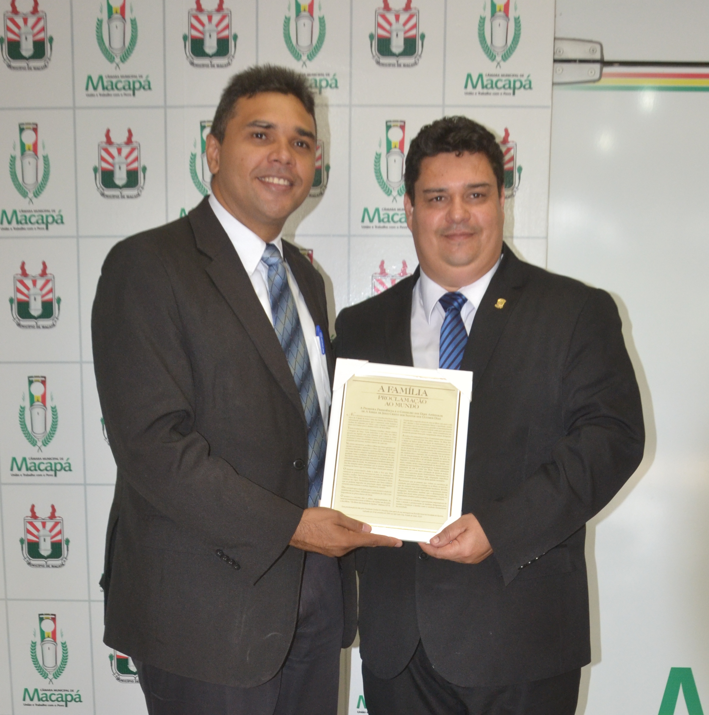 Representante de Igreja usa a tribuna para divulgar projeto Mãos que Ajudam.