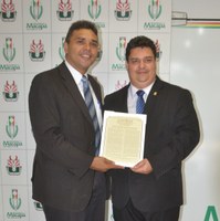 Representante de Igreja usa a tribuna para divulgar projeto Mãos que Ajudam.