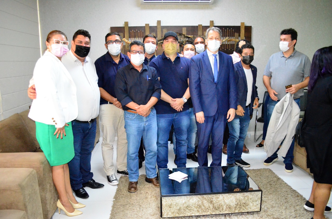 Reunião na CMM alinha pontos do PLC sobre a concessão do abono do Fundeb aos professores municipais de Macapá