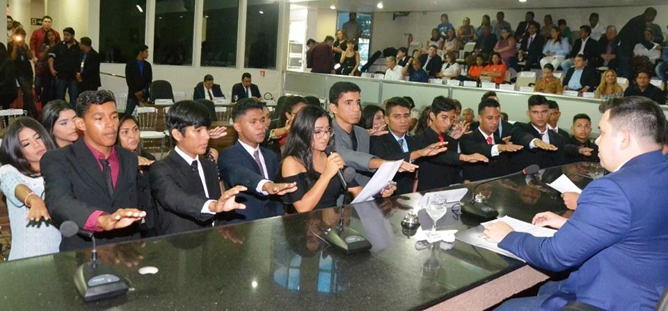 Reunião solene marca a posse e eleição da mesa diretora dos vereadores jovens de Macapá