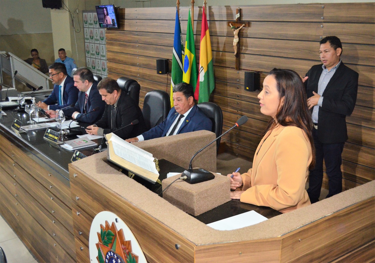 Secretária de Saúde de Macapá fala aos vereadores sobre “Programa Saúde para Todos” e Clínica-Escola “Coração Azul”