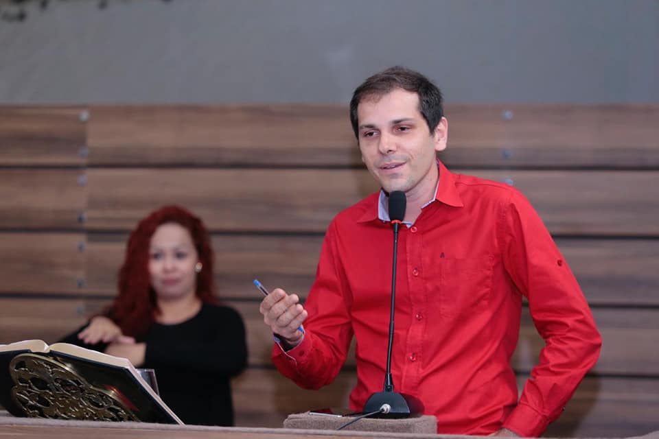 Secretário de Obras da PMM usa a tribuna da Câmara para esclarecer situação de ruas e avenidas de Macapá