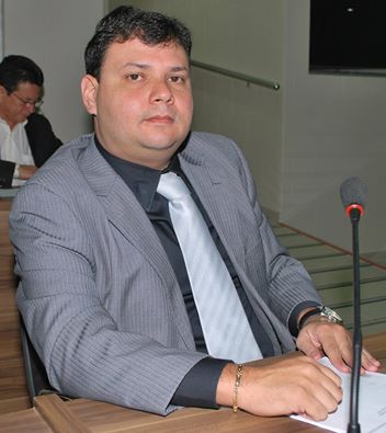 Ulysses Parente defende criação de comissão dos direitos do consumidor, da criança e do adolescente.