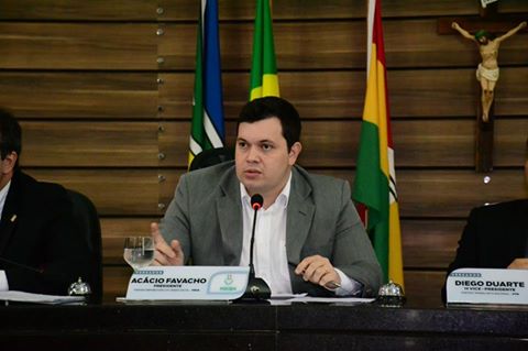 Vereador Acácio Favacho apóia a luta das famílias do bairro Alvorada.