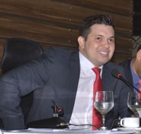 Vereador Acácio Favacho cobra mais investimentos para os bairros de Macapá.   