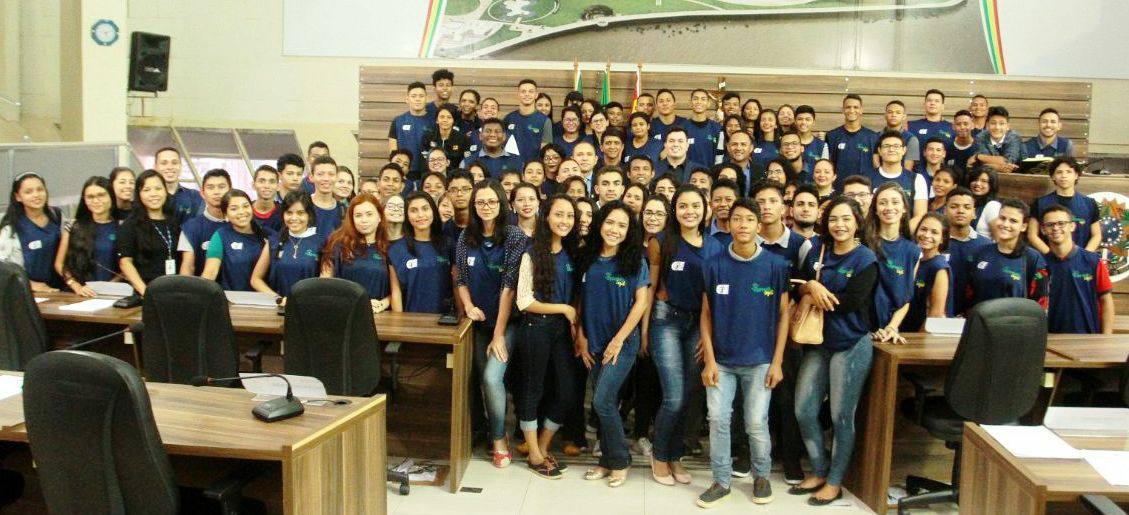 Vereador Acácio Favacho debate a falta de incentivo ao jovem aprendiz