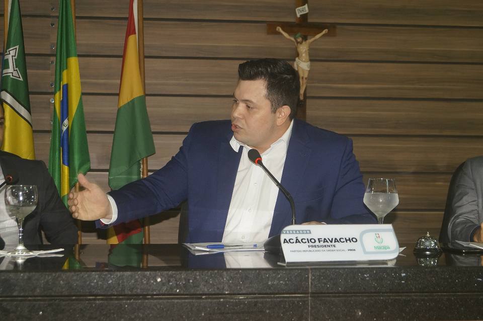 Vereador Acácio Favacho defende maior valorização para os profissionais da educação física