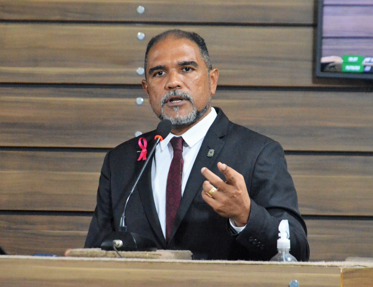 Vereador Alexandre Azevedo aprova PL que obriga o uso de lâmpadas de LED na iluminação pública de novos empreendimentos imobiliários