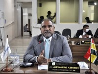 Vereador Alexandre Azevedo articula emenda junto ao senador Lucas Barreto para construção de 3 mil e 500 metros de passarelas em Macapá