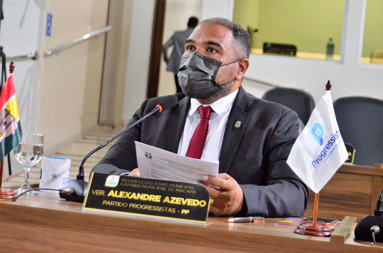 Vereador Alexandre Azevedo pede mais linha de ônibus e abrigos de passageiros para o Bairro Infraero I