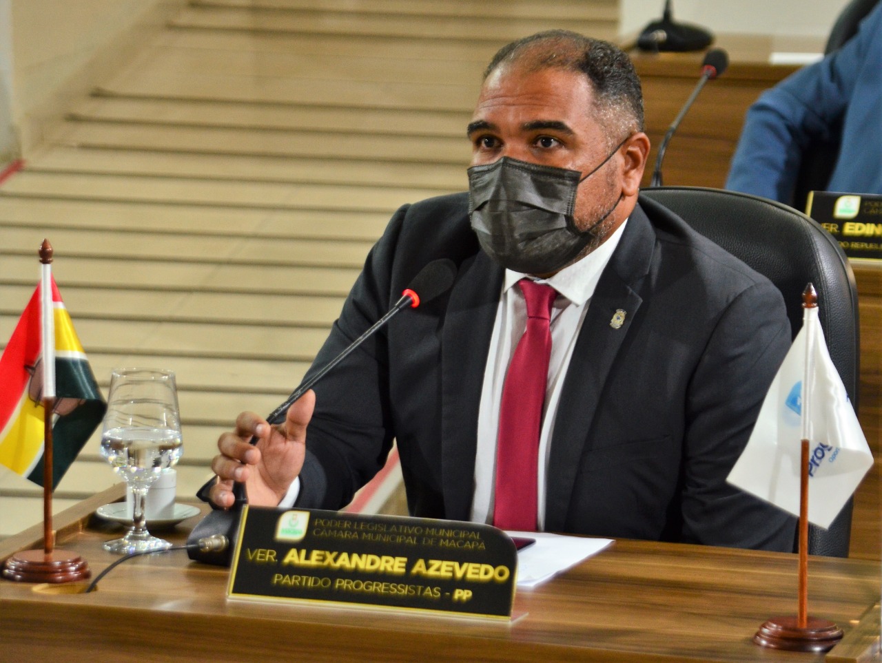 Vereador Alexandre Azevedo solicita emenda ao deputado federal André Abdon para construção de nova escola no Igarapé Amazonas