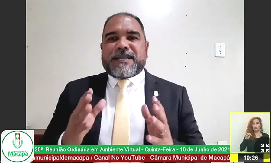 Vereador Alexandre Azevedo solicita fiscalização mais rigorosa em ônibus sem elevador