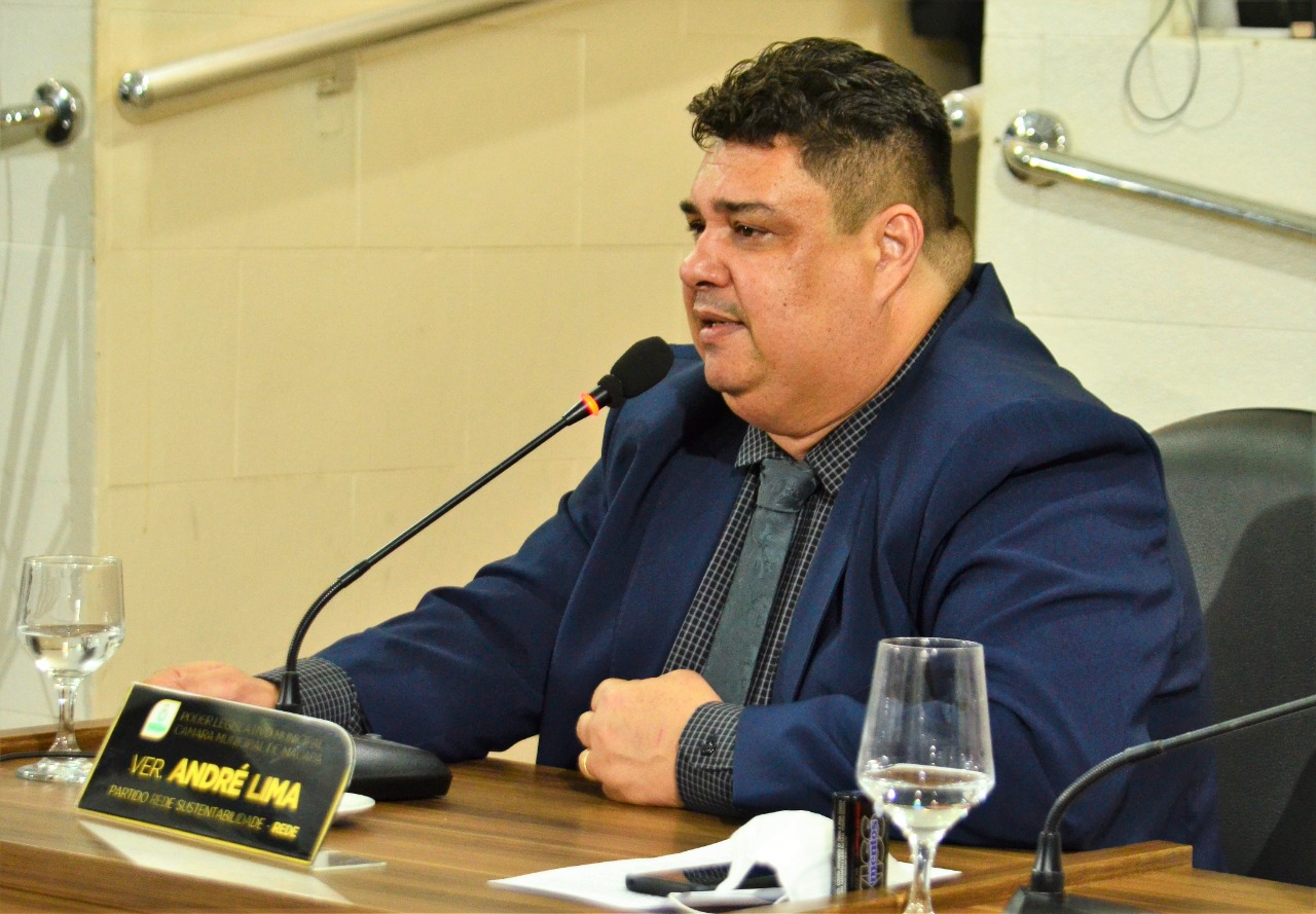 Vereador André Lima pede a reconstrução da praça e arena do Nova Esperança
