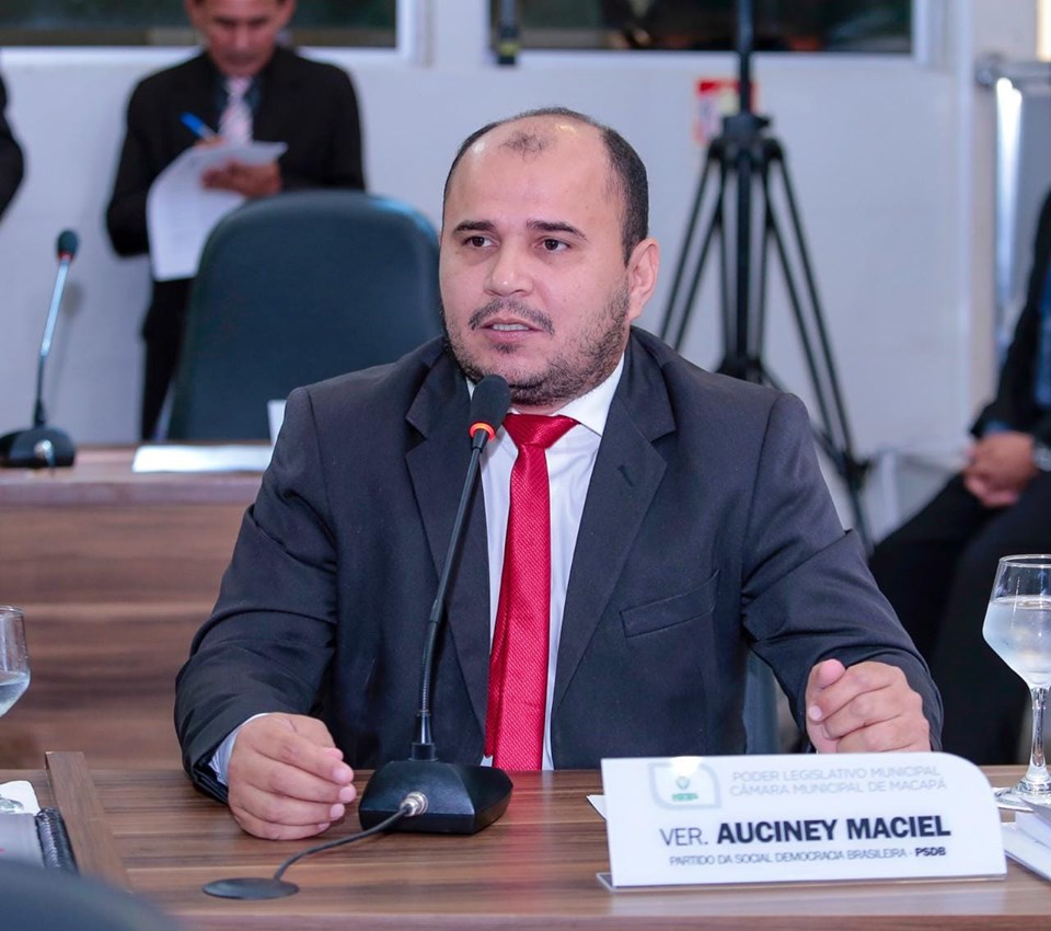 Vereador Auciney Maciel pede limpeza para o conjunto Mestre Oscar