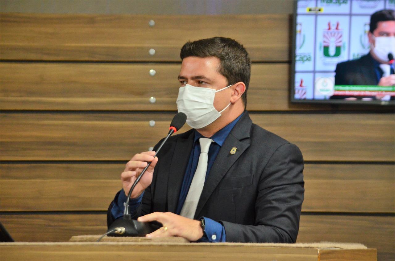 Vereador Bruno Santos apresenta PL que regulamenta atividades de compra e venda de sucatas em Macapá
