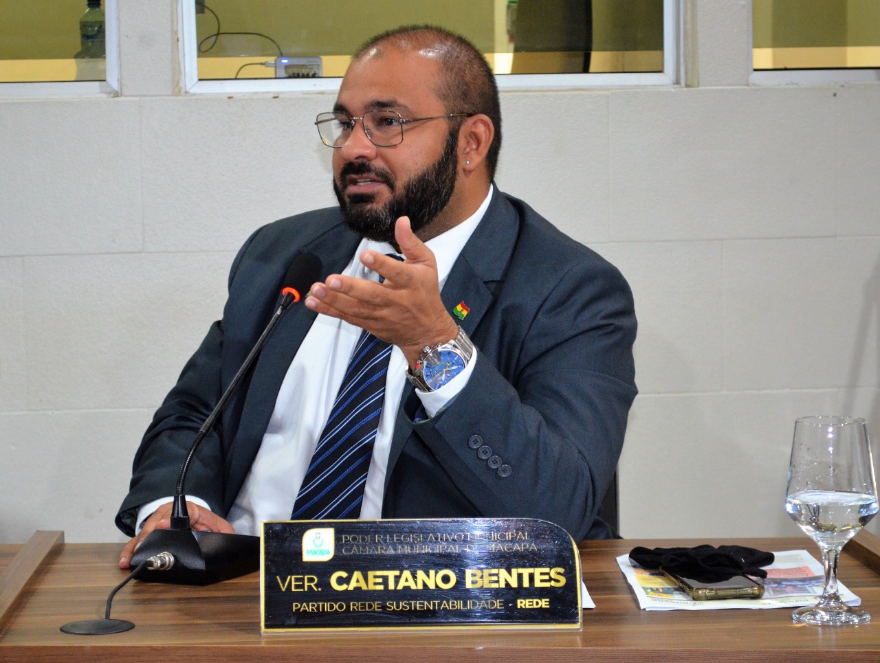 Vereador Caetano Bentes cobra limpeza geral da Praça Jesus de Nazaré e asfaltamento para o Marabaixo III