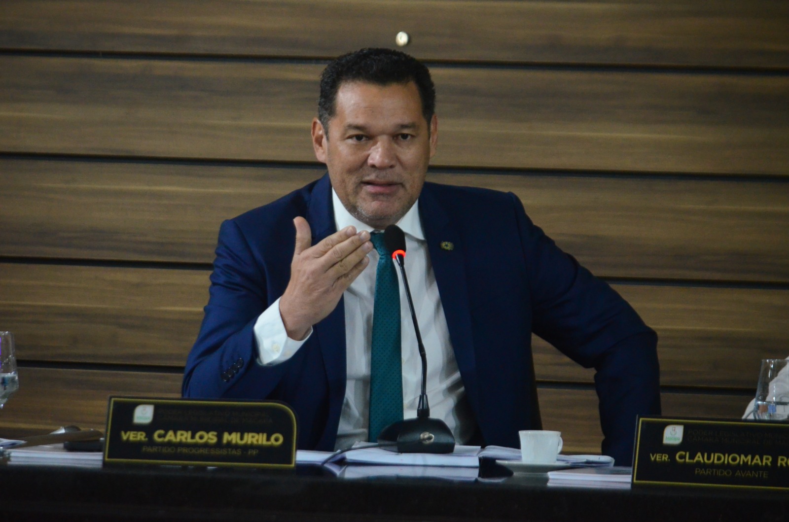 Vereador Carlos Murilo aprova PL que obriga desfribilador em locais com mais de 500 pessoas