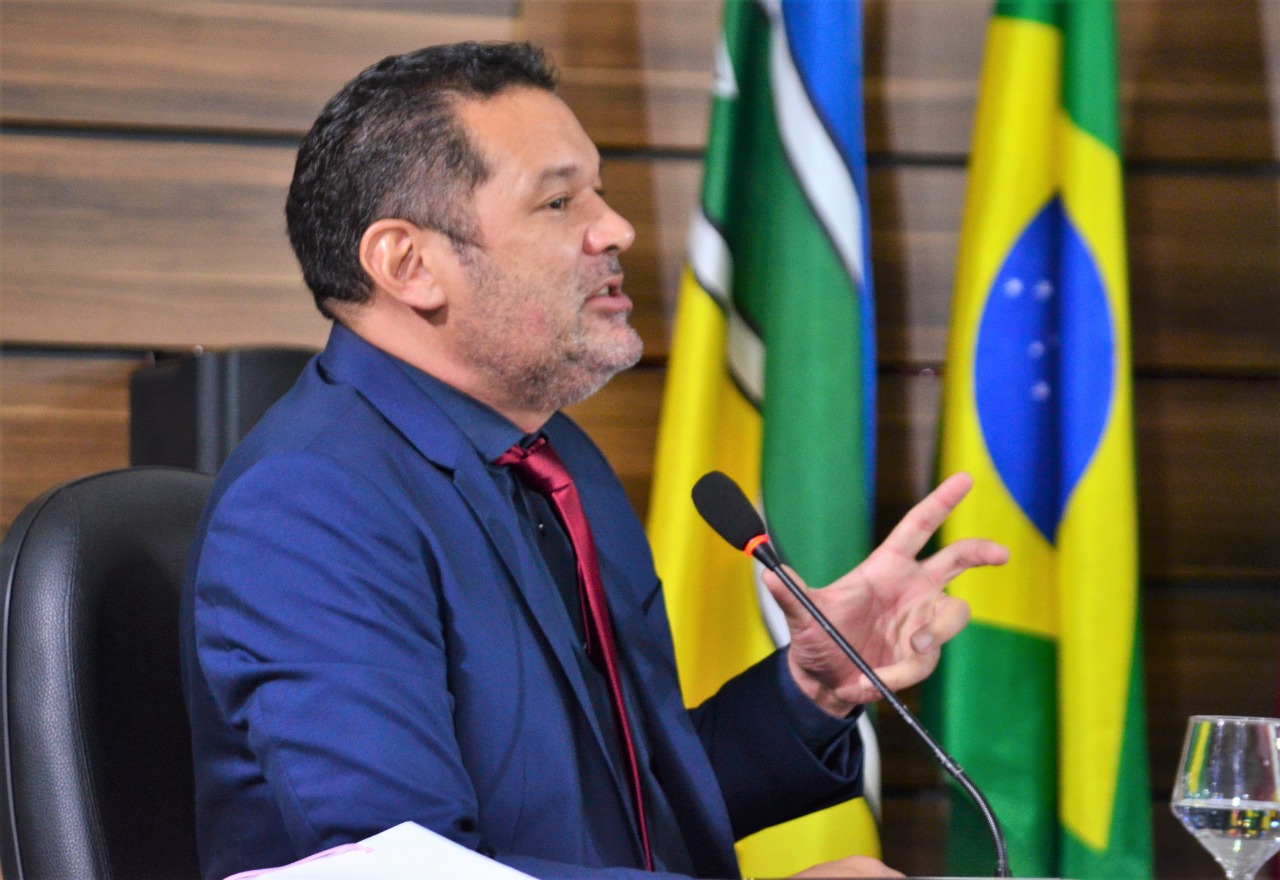 Vereador Carlos Murilo aprova requerimentos para três bairros da capital