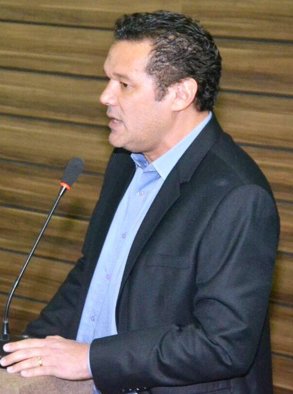 Vereador Carlos Murilo reconhece empenho da Prefeitura de Macapá em iluminar o loteamento Alphaville