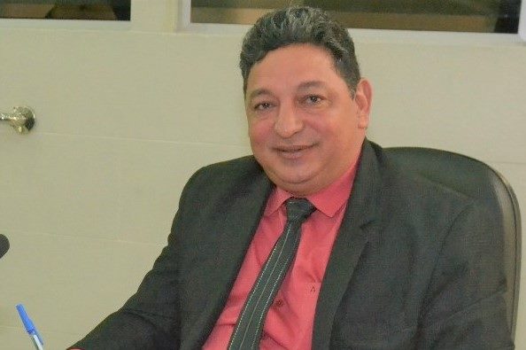 Vereador Cláudio cobra da Prefeitura informações sobre aluguel de carros