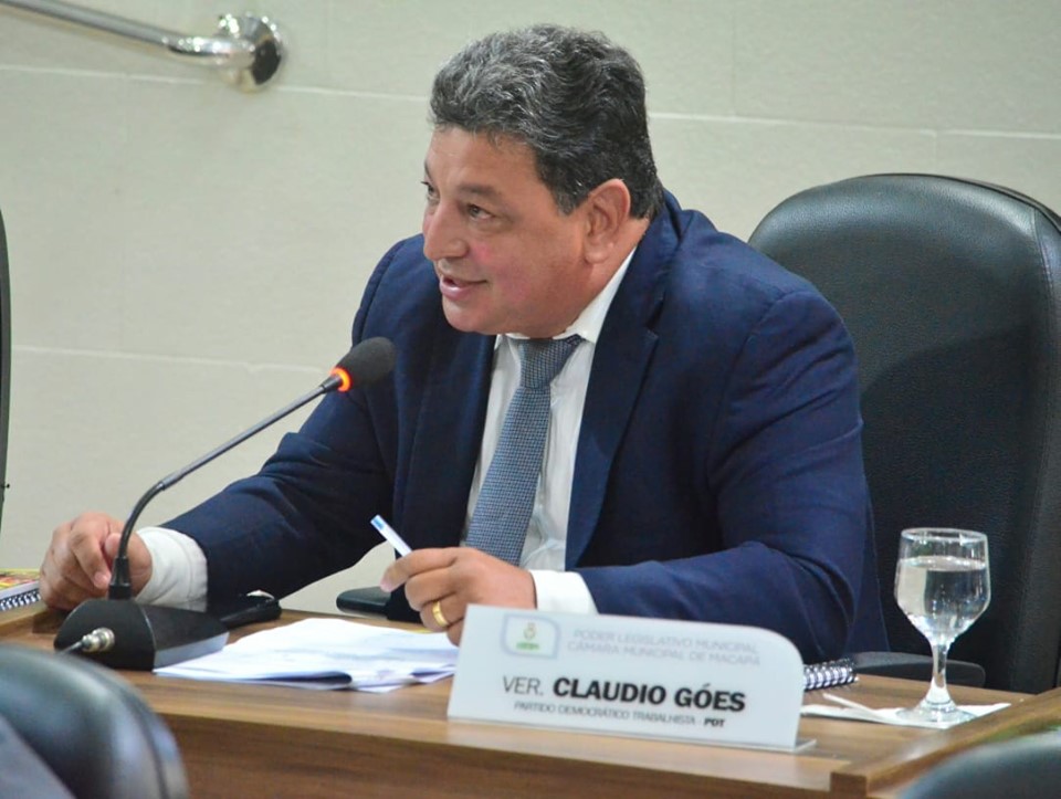 Vereador Cláudio Góes reclama da falta de água no bairro Açaí