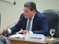 Vereador Cláudio Góes reclama da falta de água no bairro Açaí