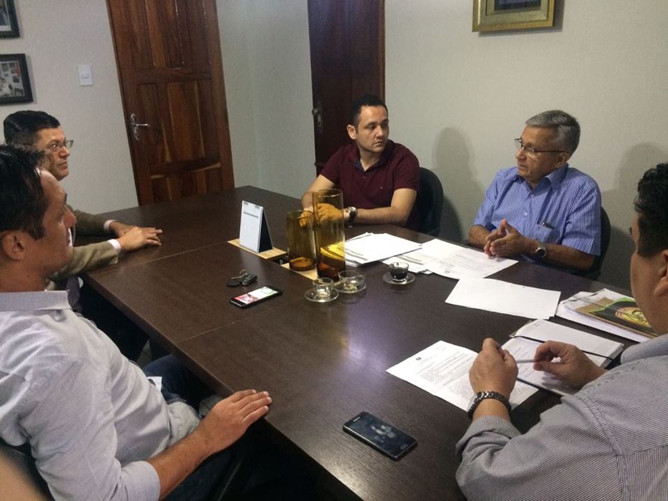 Vereador Diego Duarte discute qualidade do transporte público da capital.