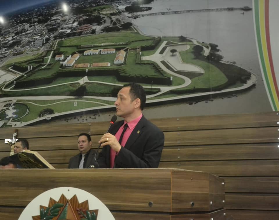 Vereador Diego Duarte reivindica serviço de vídeo monitoramento para cemitérios de Macapá.