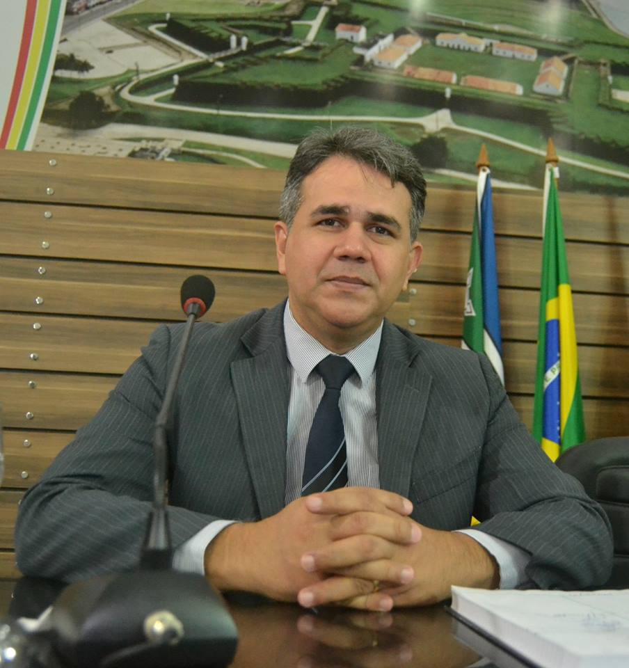 Vereador Dreiser Alencar pede melhorais para a UEAP e para o bairro Brasil Novo