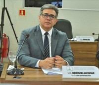 Vereador Dreiser Alencar pede revitalização da praça Chico Noé, no Laguinho