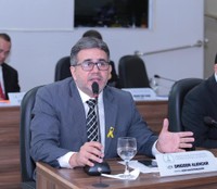 Vereador Dreiser Alencar reivindica serviços de tapa buraco para os bairros Novo Horizonte, Jardim Felicidade e Santa Rita