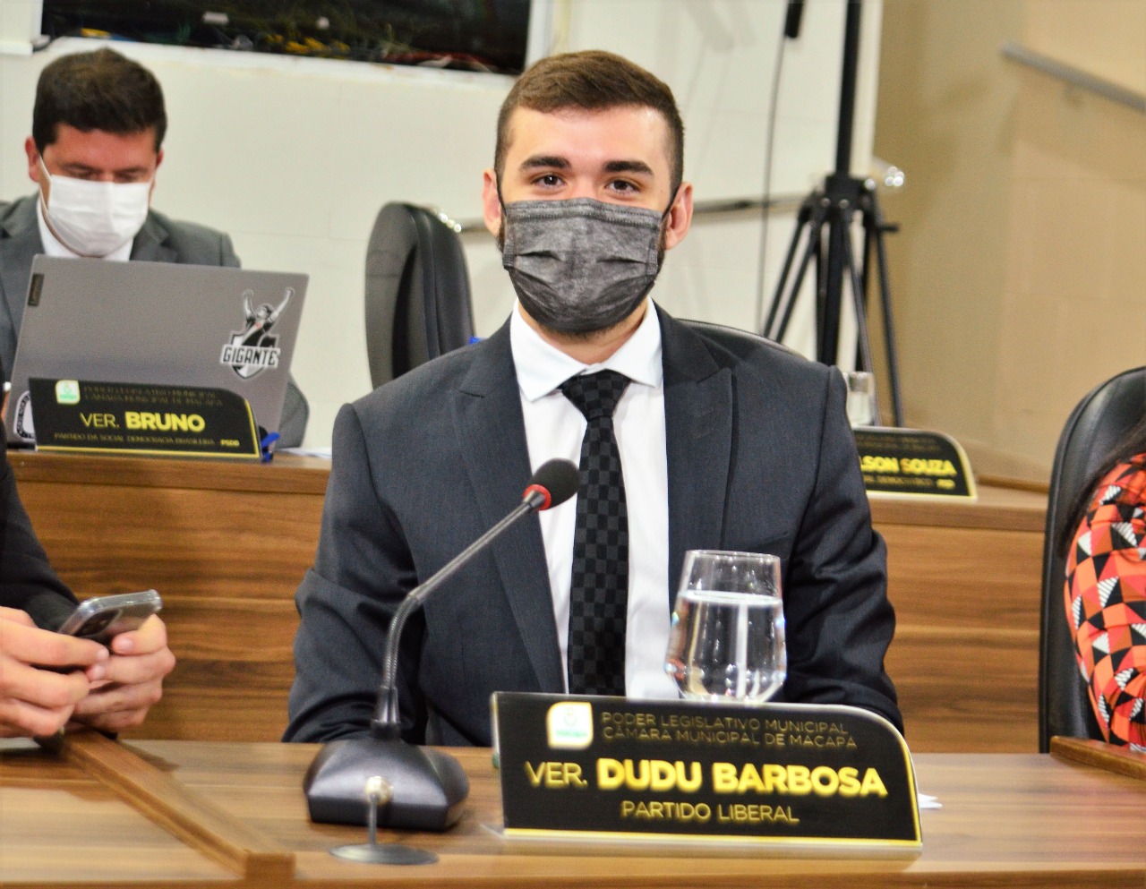 Vereador Dudu Barbosa aprova Projeto de Lei que garante meia entrada para jovens eleitores de Macapá em eventos culturais e esportivos