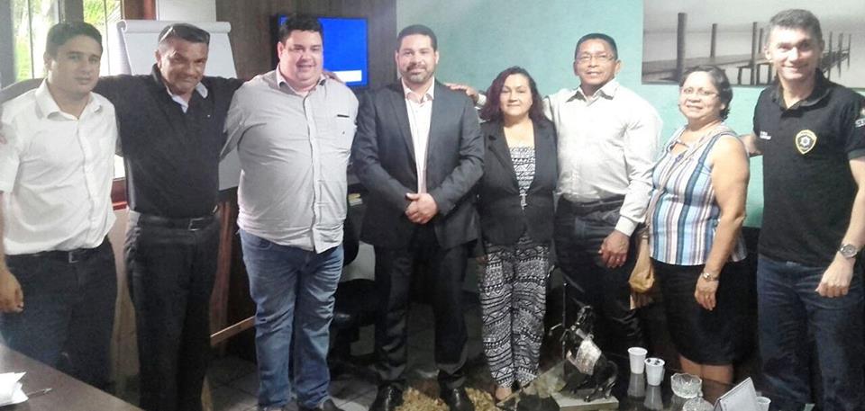 Vereador e moradores do Cidade Nova discutem mudança em sentido de via com a CTMac