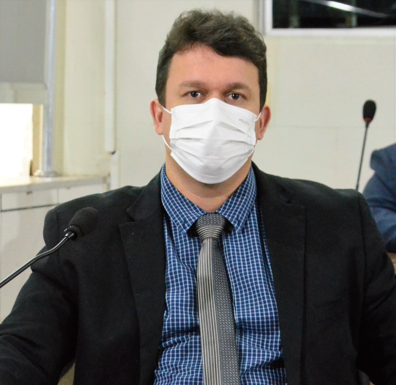 Vereador João Mendonça aponta a necessidade de limpeza de canal no Bairro Jesus de Nazaré