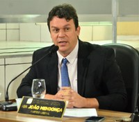 Vereador João Mendonça pede faixa para pedestre e parada de ônibus para o Congós