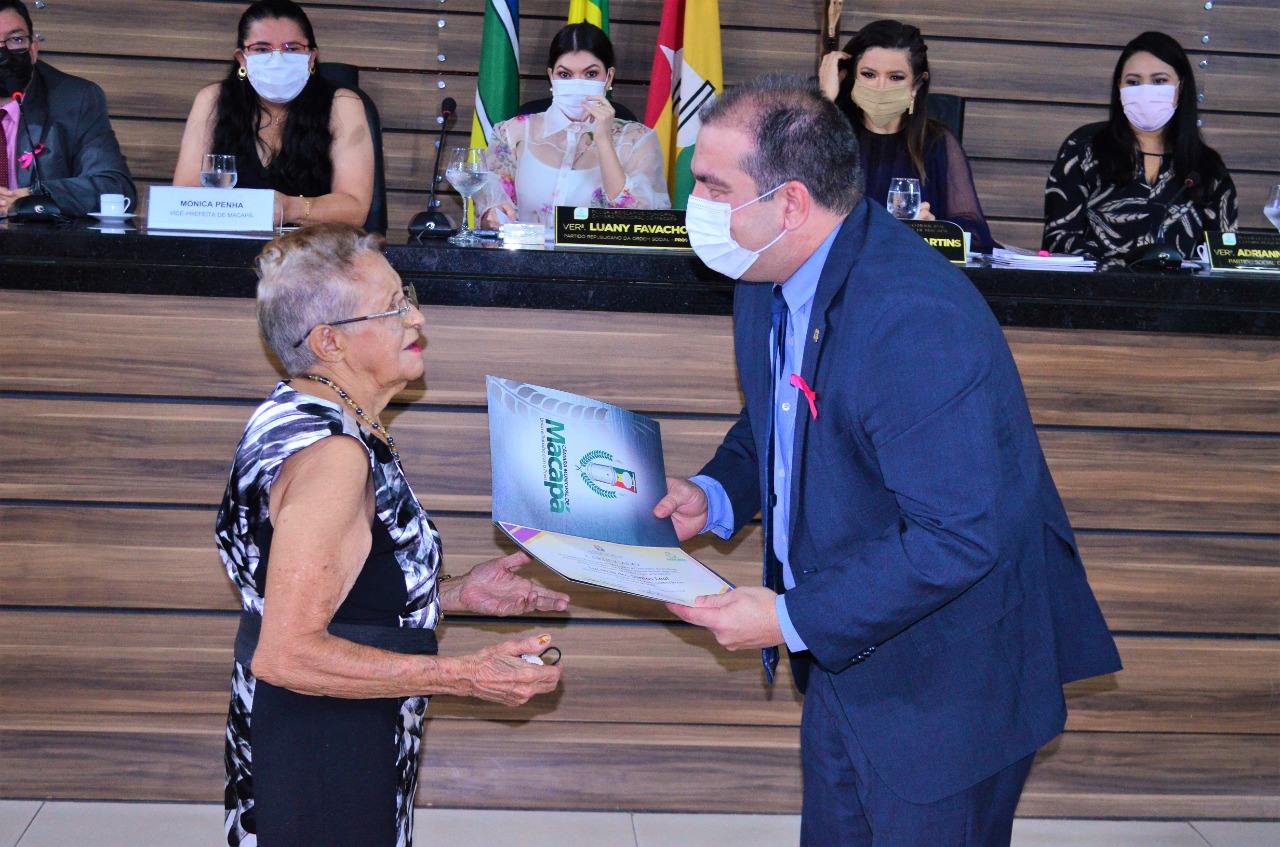 Vereador Marcelo Dias Homenageia Dona Lulu, líder comunitária do Bairro do Muca
