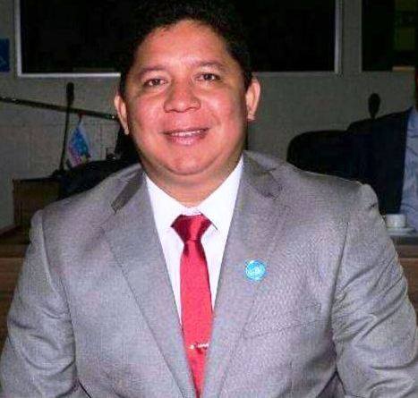 Vereador Odilson Nunes realiza mutirão em campo de futebol e escolinha comunitária