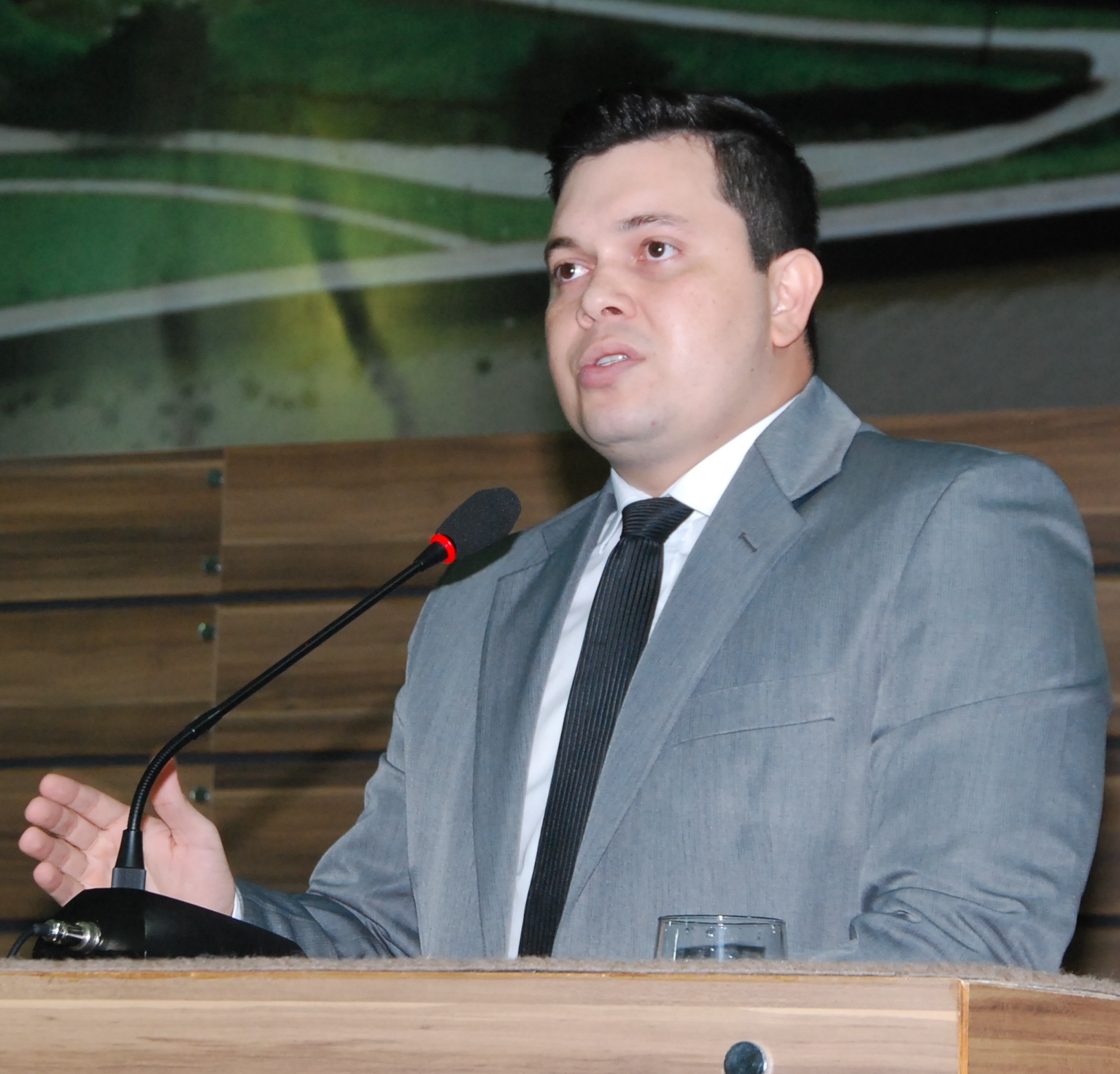 Vereador ouve moradores do Zerão e busca melhorias   para o bairro