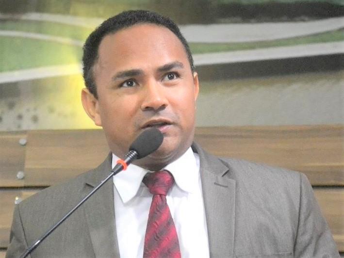 Vereador Pastor Didio Silva desaprova doação de 100 toneladas de asfalto para Oiapoque