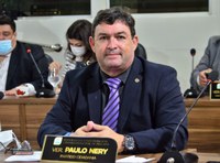 Vereador Paulo Nery aponta a falta de infraestrutura na Avenida Antônio Castro Monteiro, no bairro Universidade