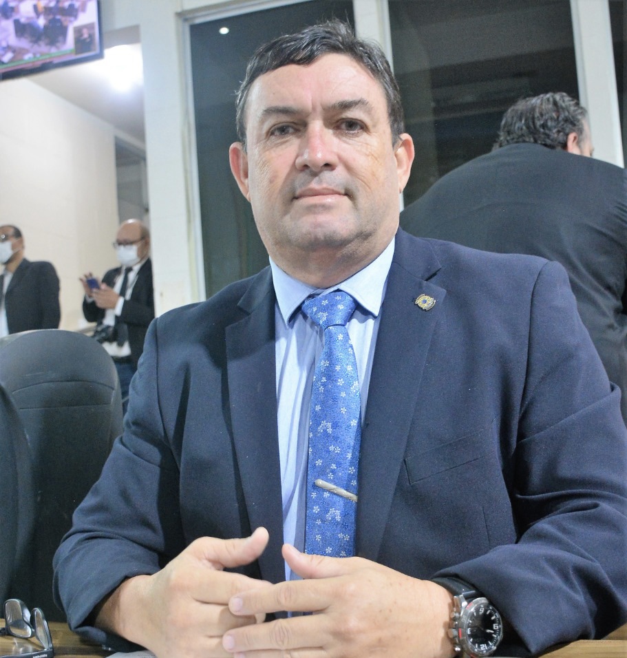 Vereador Paulo Nery pede a reforma de passarela na Avenida Terra, no Bairro Jardim Marco Zero